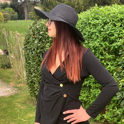 Robe noire businesswoman