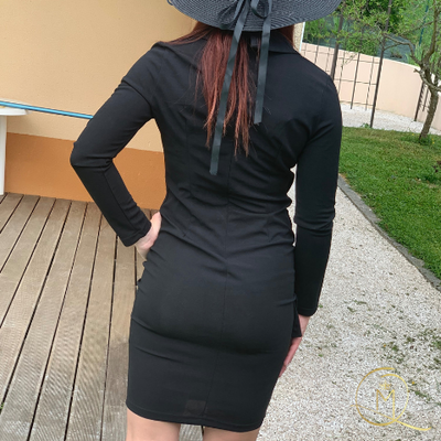 Robe noire businesswoman